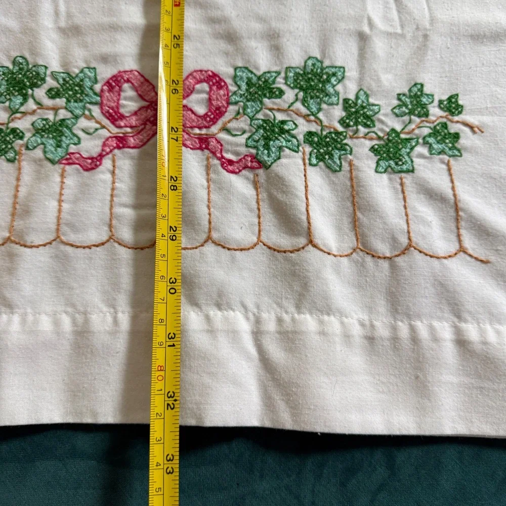 Vintage Embroidered Ivy Bow Pillowcases Set of 2 White‎